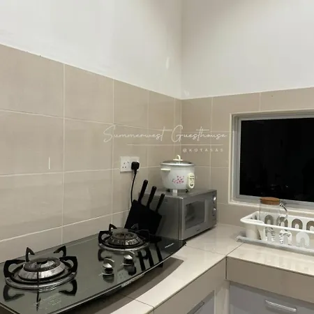 Summerwest Guesthouse Kuantan Exterior photo